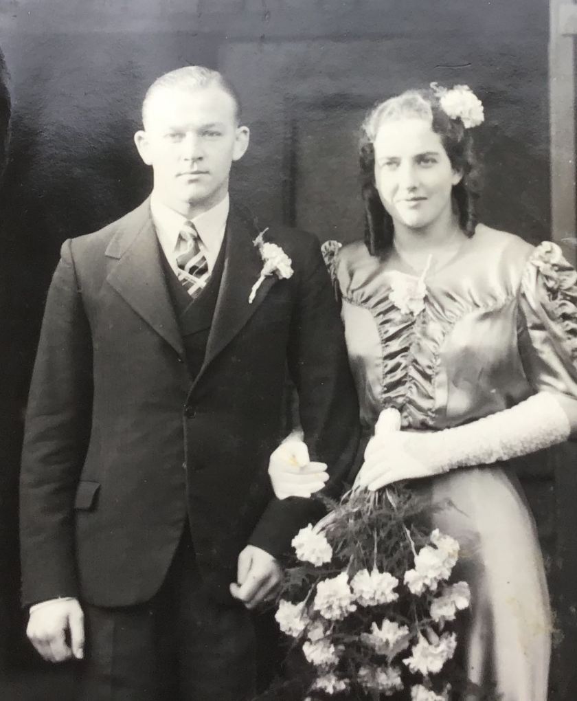 1939.11.22 Voor het Stadhuis-A